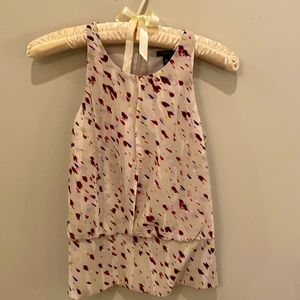Ann Taylor sleeveless top in gray/cream pattern. Size 00.